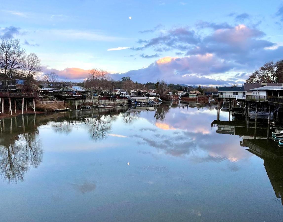 Fishing Bungalow On The Water W/Private Dock クリアレイク エクステリア 写真